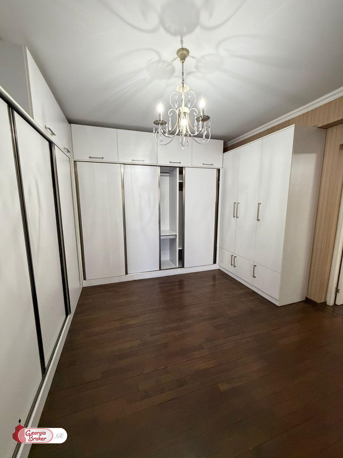 იყიდება ახალი გარემონტებული 9 ოთახიანი სახლი დიდ დიღომში